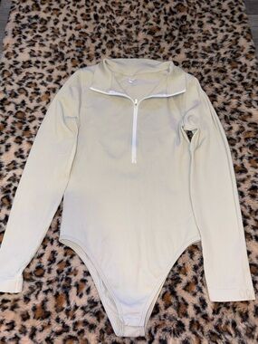 Ribbed Long-Sleeve Zip-Front Bodysuit in Light Cream